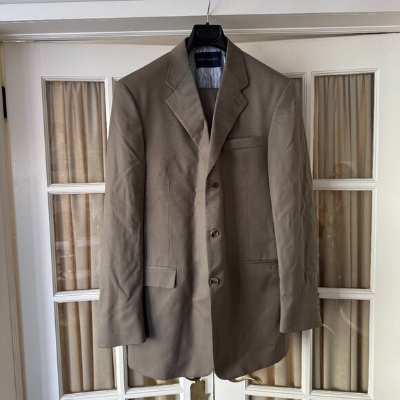 Men's Tommy Hilfiger Tan Suit SZ 40L 33W 100% Wool - Picture 1 of 13